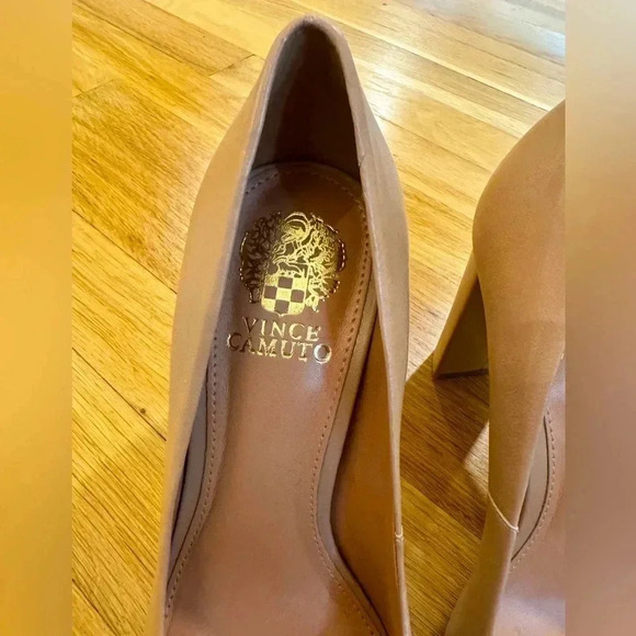 NWT VINCE CAMUTO Women's Desimmy Slip On High Heel Pumps size 10 - Picture 8 of 16